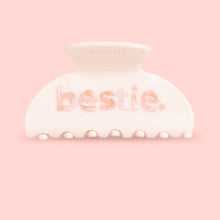 Charger l'image dans la galerie, Barrette - Bestie
< img src =https://cdn.shopify.com/s/files/1/0264/4331/7284/files/TYPO_TYPO_TYPO_2020_f0ea7750-d775-4365-9ad6-22312b875fea.jpg?v=1609341423