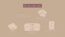 Charger l&#39;image dans la galerie, Box naissance - &quot;Welcome Baby&quot;
< img src =https://cdn.shopify.com/s/files/1/0264/4331/7284/files/TYPO_TYPO_TYPO_2020_f0ea7750-d775-4365-9ad6-22312b875fea.jpg?v=1609341423