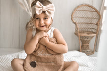 Charger l&#39;image dans la galerie, Sac à dos &quot;Ourson&quot; - Plusieurs couleurs
< img src =https://cdn.shopify.com/s/files/1/0264/4331/7284/files/TYPO_TYPO_TYPO_2020_f0ea7750-d775-4365-9ad6-22312b875fea.jpg?v=1609341423